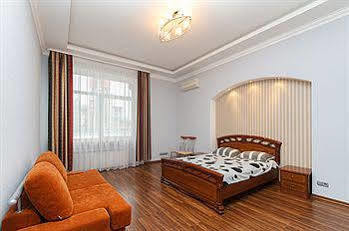 Uavoyage Business Apartments Киев Екстериор снимка