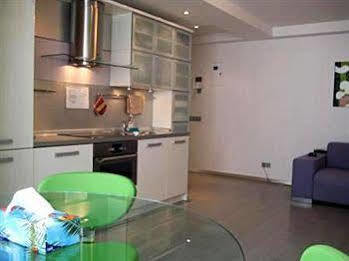Uavoyage Business Apartments Киев Екстериор снимка